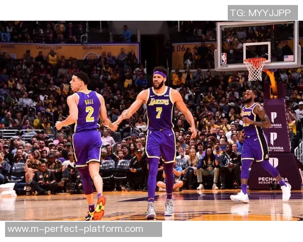 字母哥29分助力雄鹿轻取独行侠欧文31分利拉德贡献28分 字母哥29分助力雄鹿轻取独行侠欧文31分利拉德贡献28分